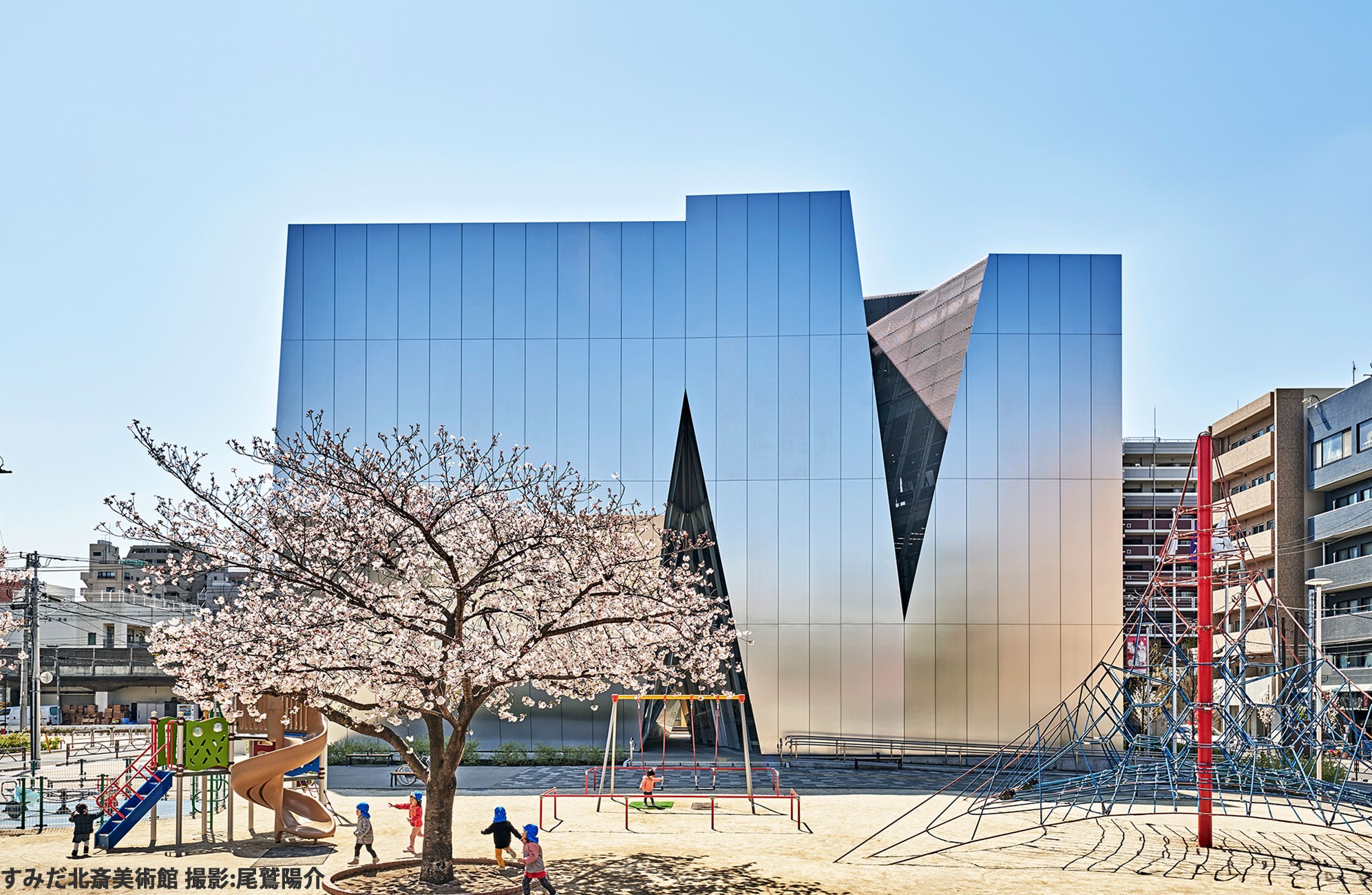 Top image: Sumida Hokusai Museum (formwork)
